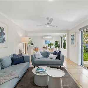 Sunshine Coast Beach House - 2 Mins Walk To Beach Holiday home Parrearra